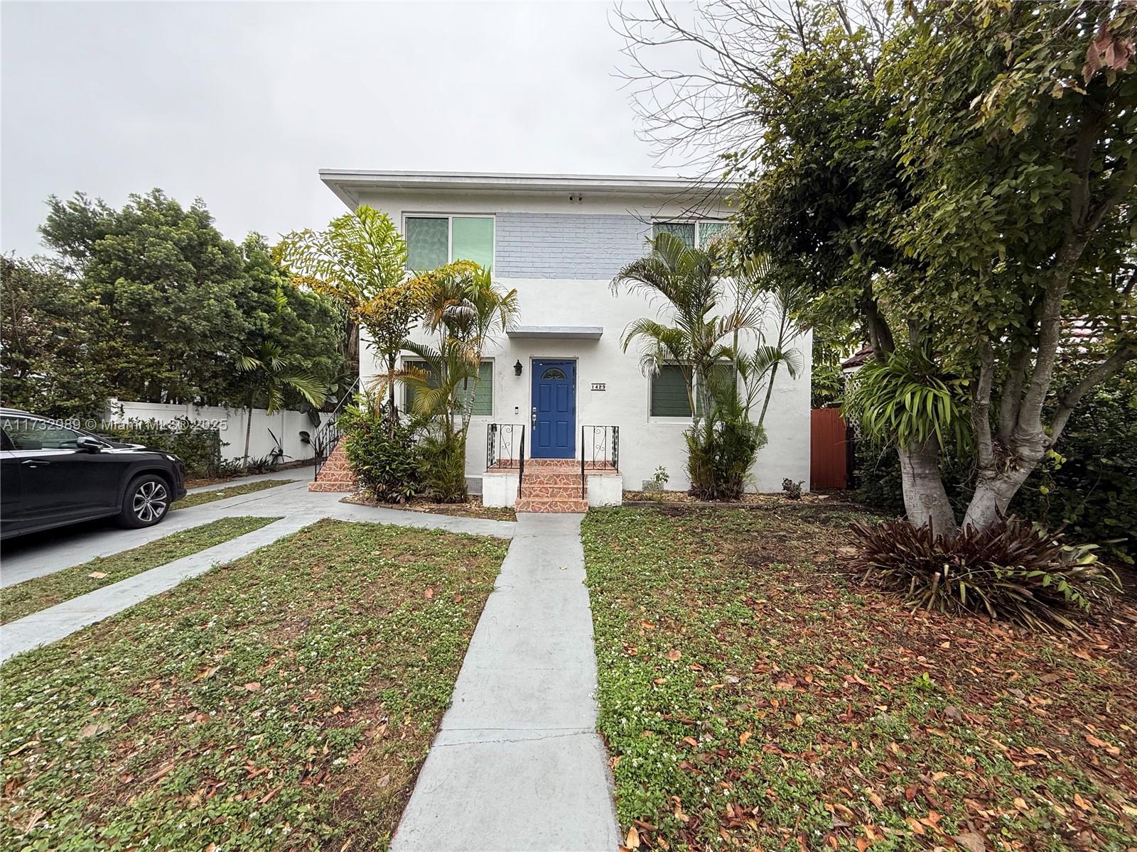 Spacious 4 bed room 2 bathroom ground floor unit, centrally located and ready to move in. Text listing agent with inquiries and to schedule showings.