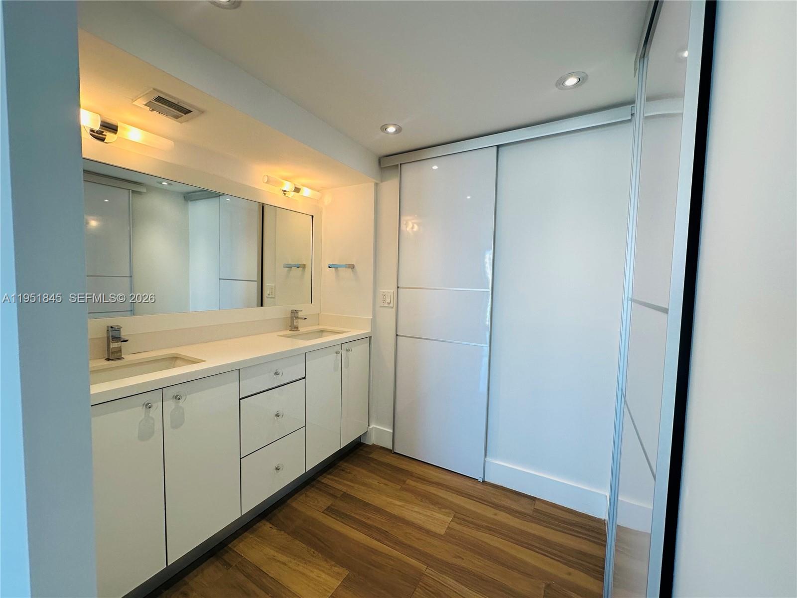 ARLEN HOUSE EAST CONDO - Residential