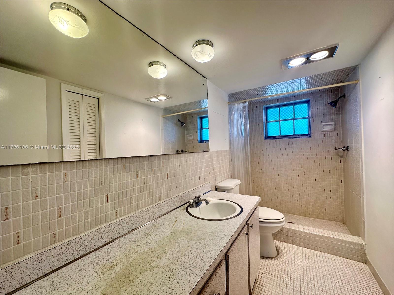 HILLCREST COUNTRY CLUB APT - Residential