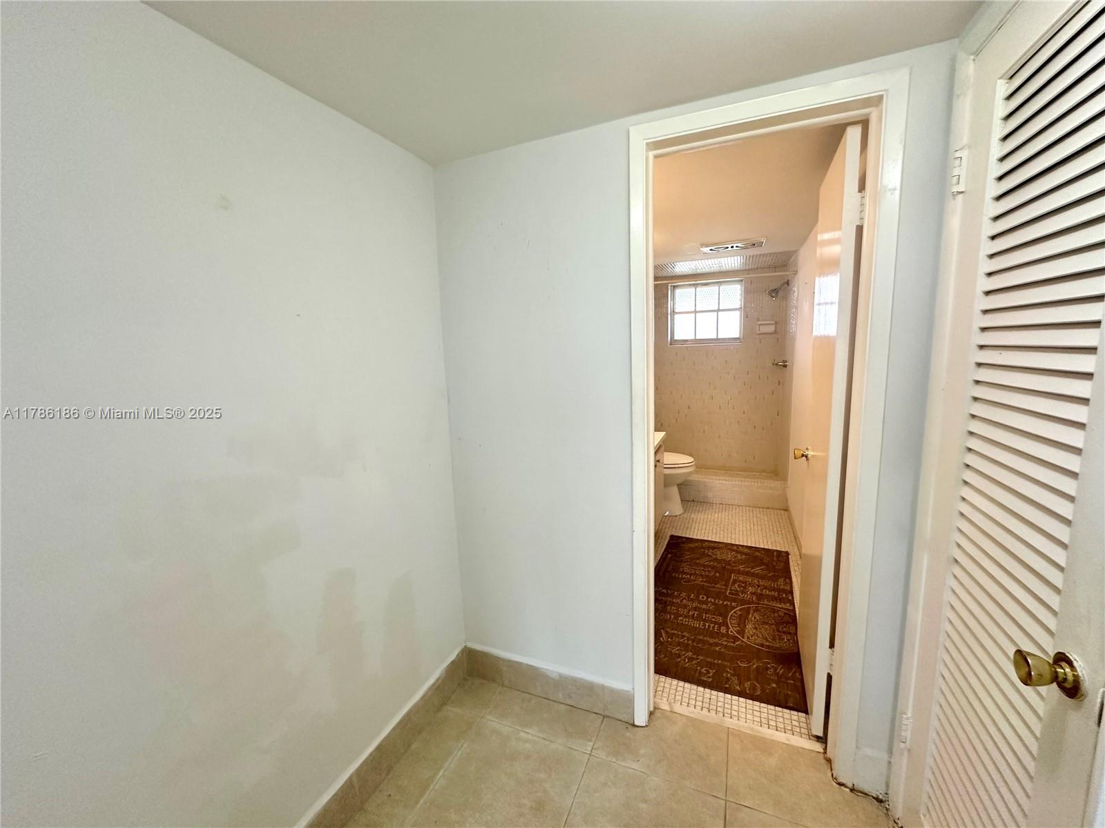 HILLCREST COUNTRY CLUB APT - Residential