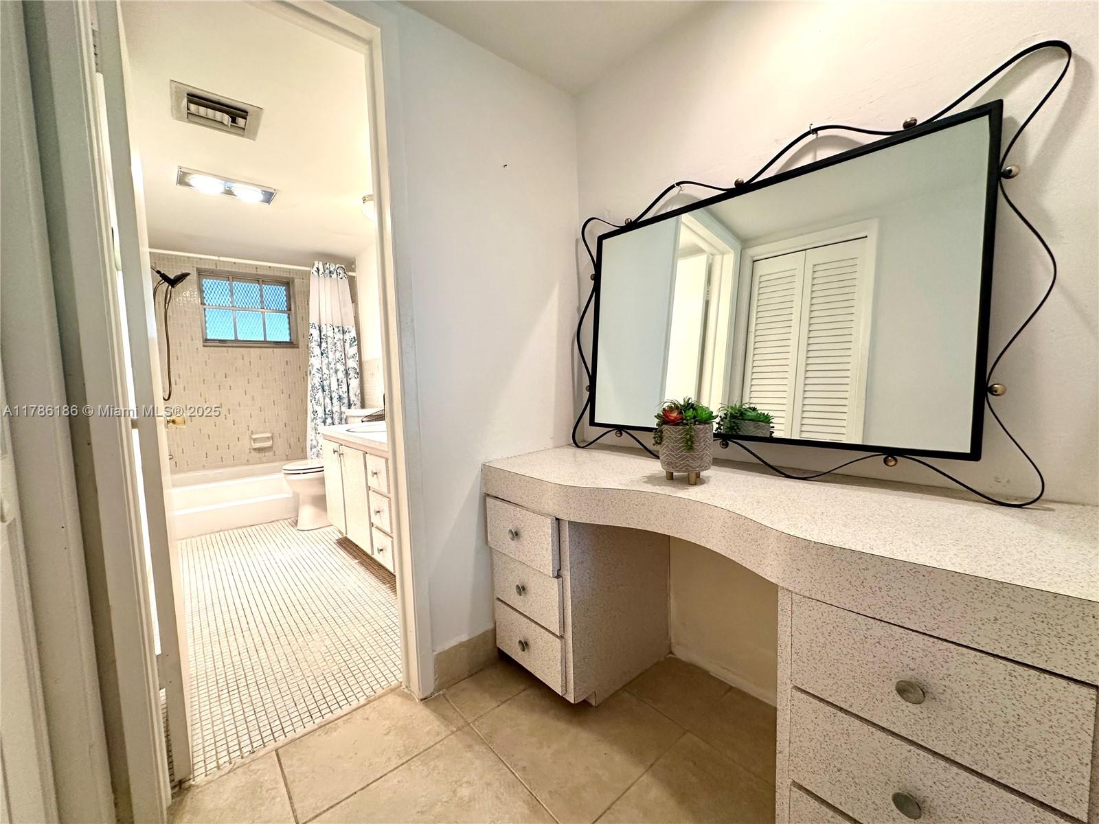 HILLCREST COUNTRY CLUB APT - Residential