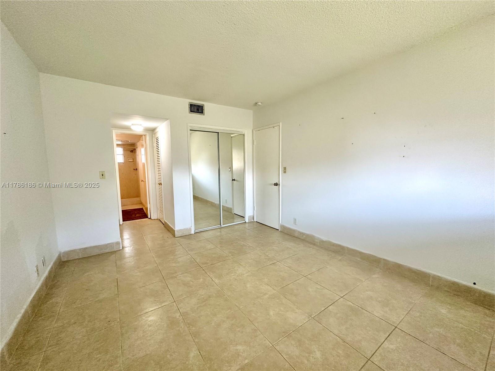 HILLCREST COUNTRY CLUB APT - Residential