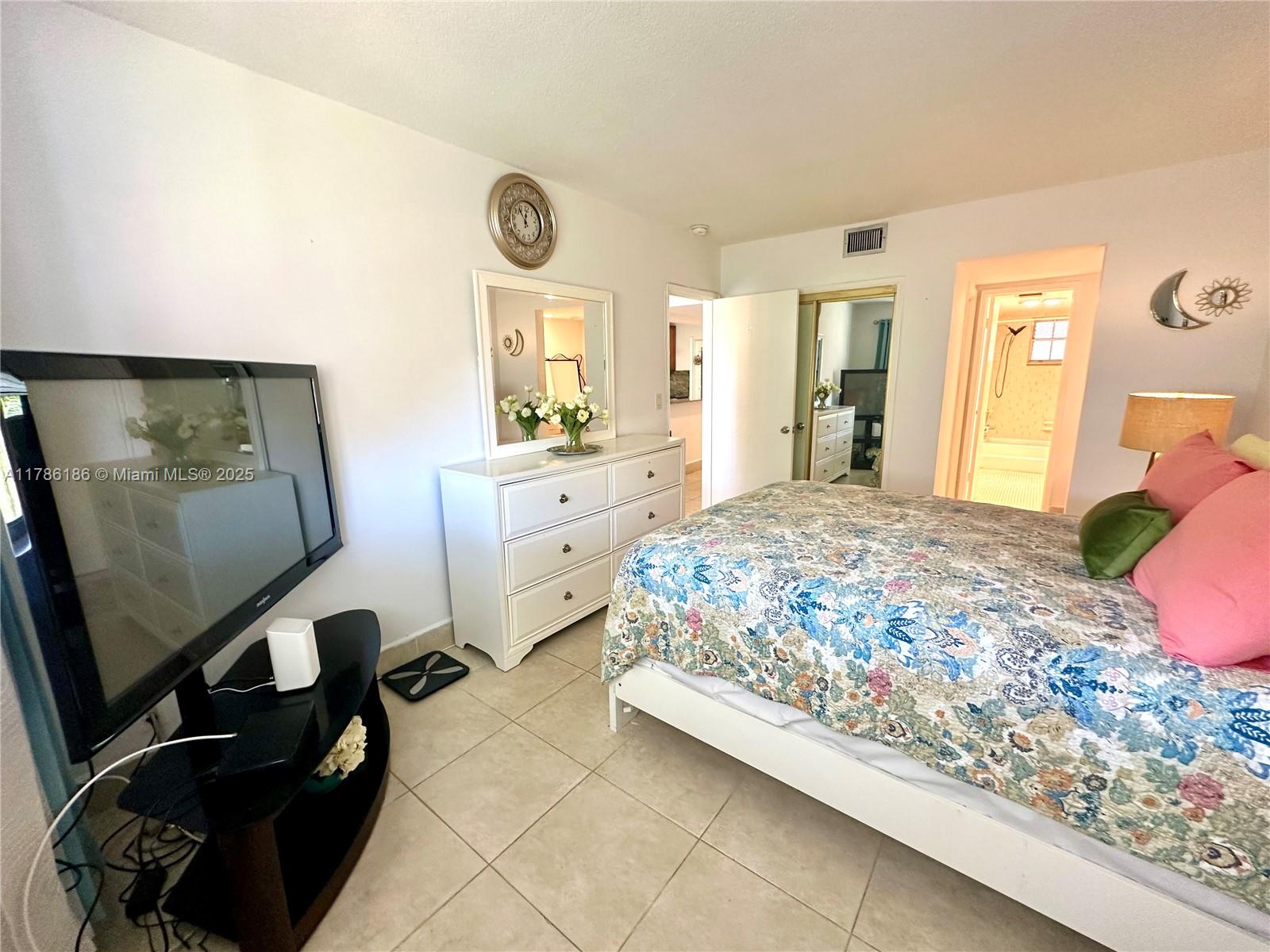 HILLCREST COUNTRY CLUB APT - Residential