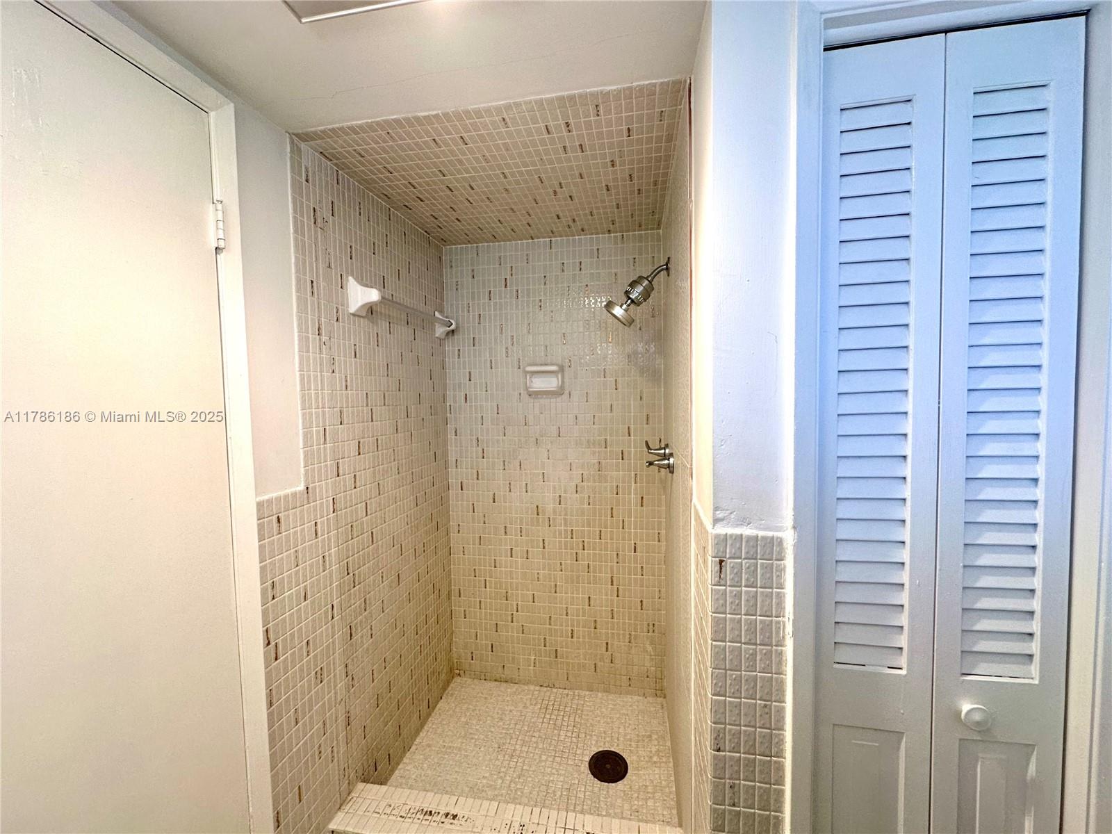 HILLCREST COUNTRY CLUB APT - Residential