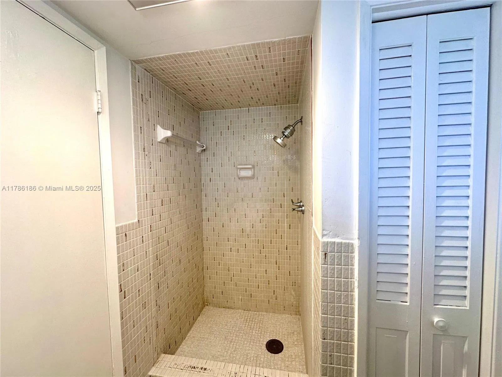 Hollywood, Florida 33021, United States, 3 Bedrooms Bedrooms, ,4 BathroomsBathrooms,Residential,Active,112437