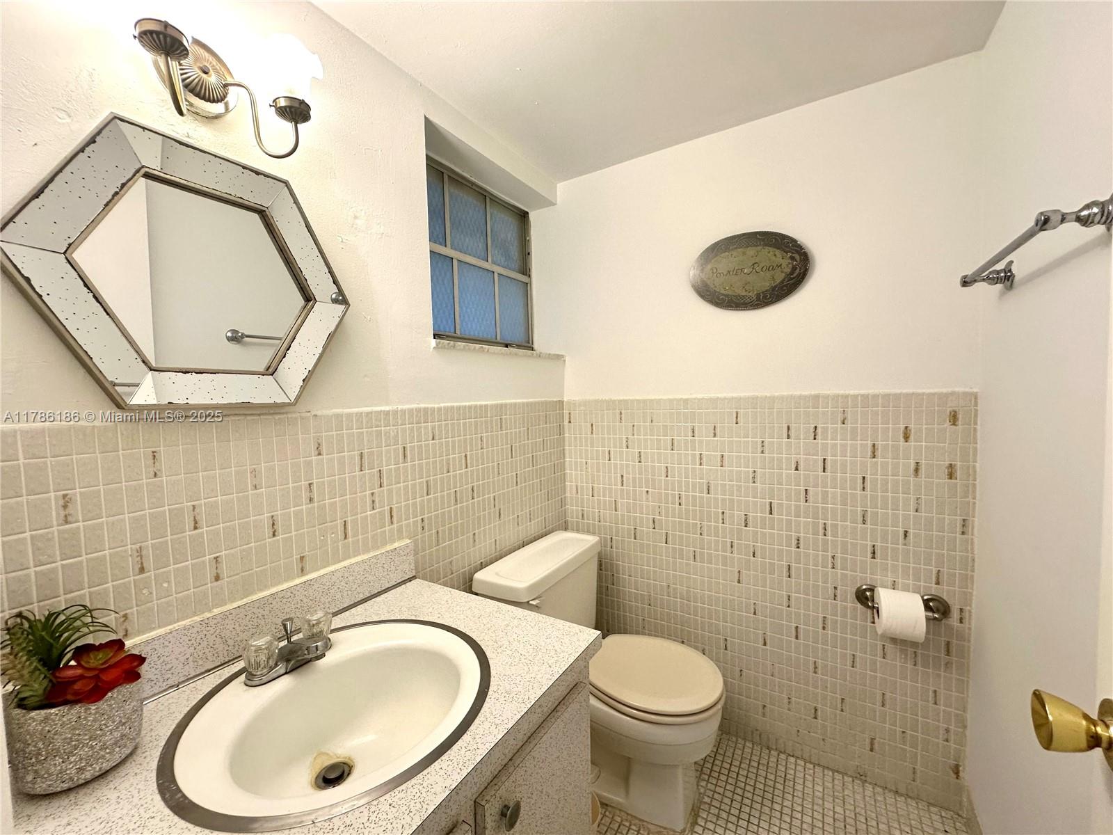 HILLCREST COUNTRY CLUB APT - Residential