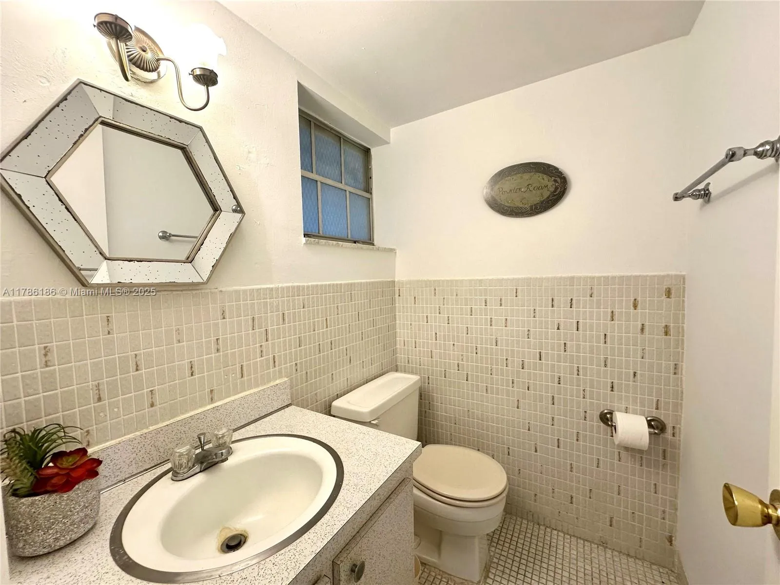 Hollywood, Florida 33021, United States, 3 Bedrooms Bedrooms, ,4 BathroomsBathrooms,Residential,Active,112437