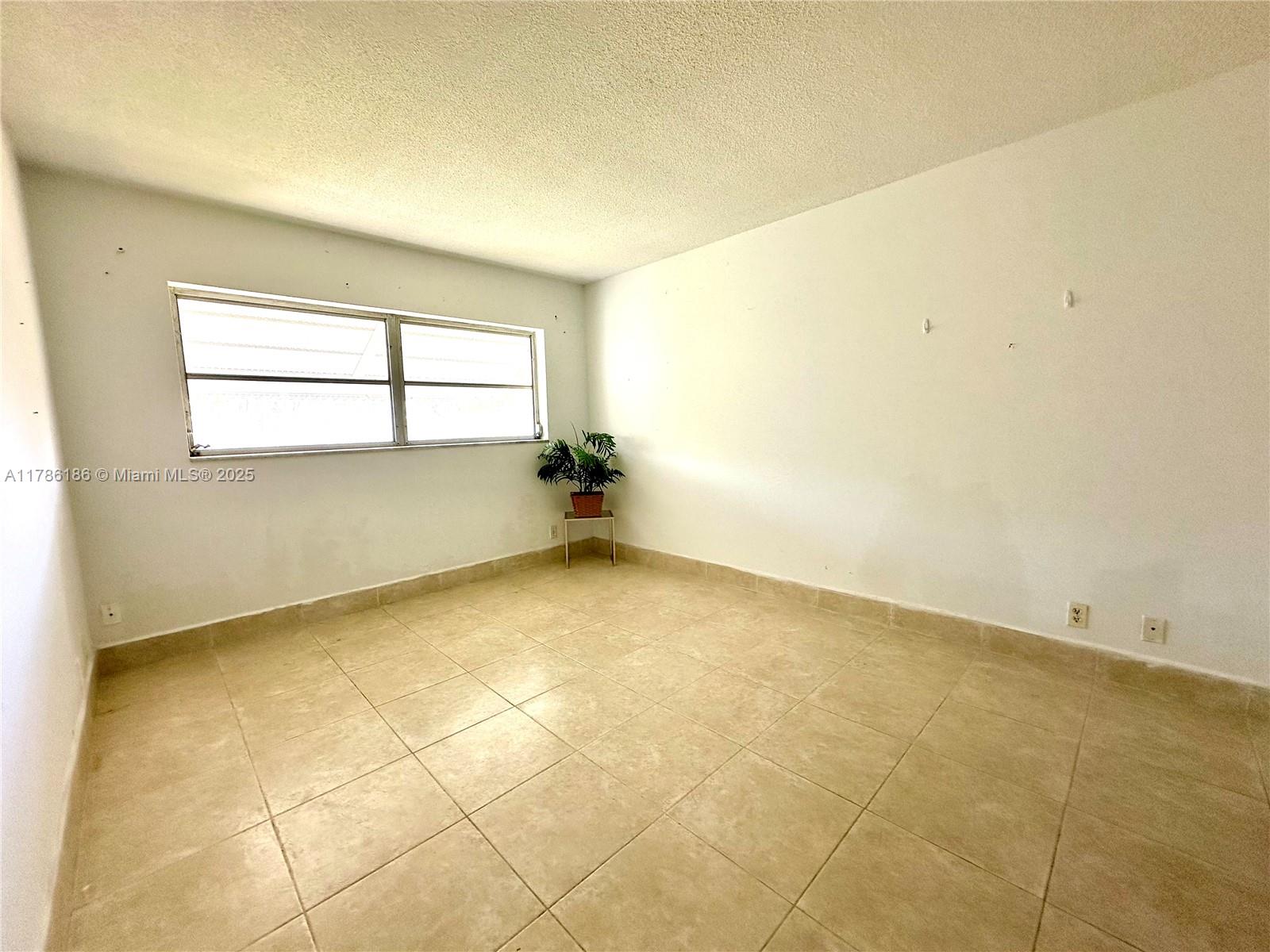 HILLCREST COUNTRY CLUB APT - Residential