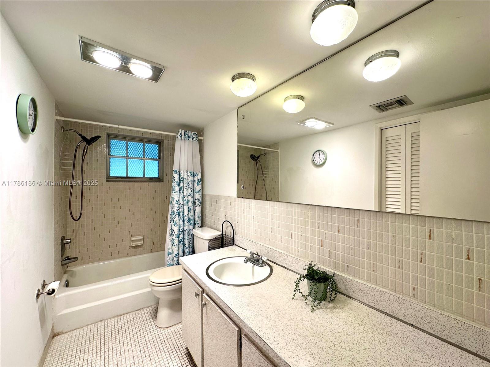 HILLCREST COUNTRY CLUB APT - Residential