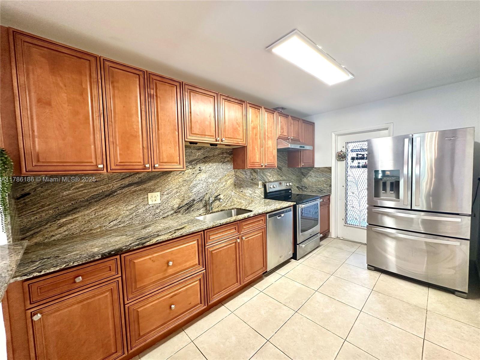 HILLCREST COUNTRY CLUB APT - Residential