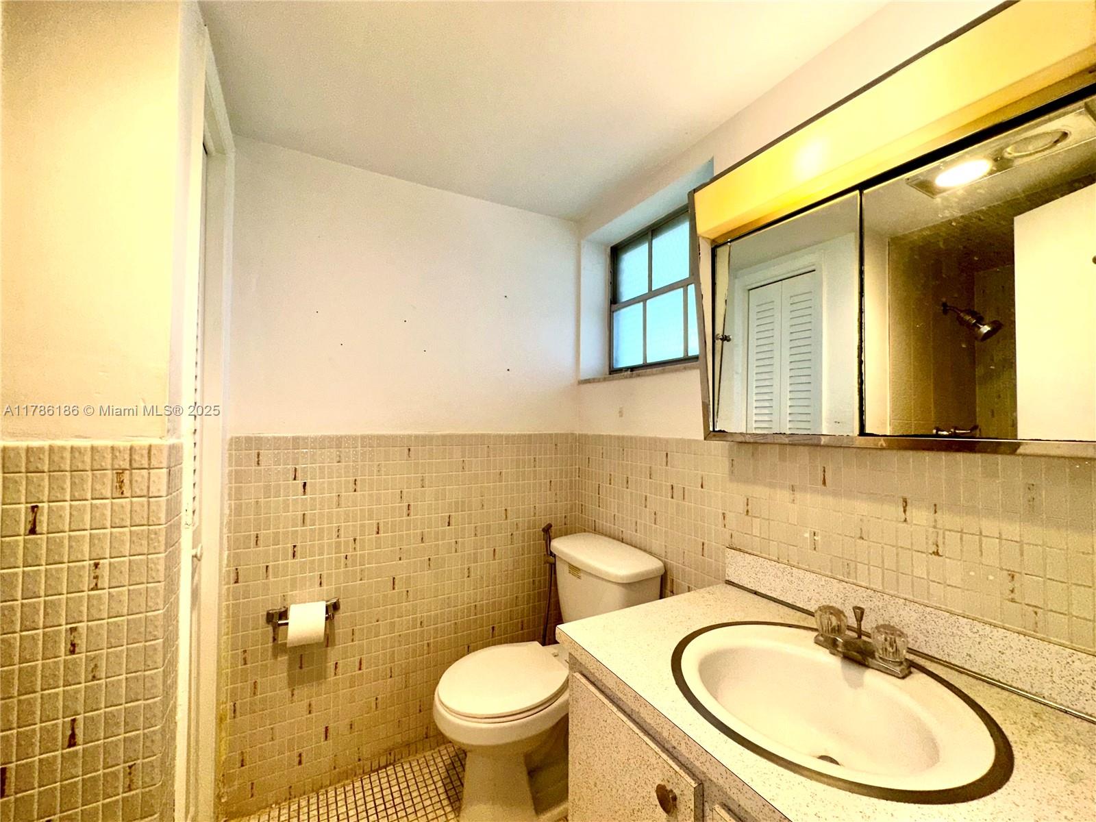 HILLCREST COUNTRY CLUB APT - Residential