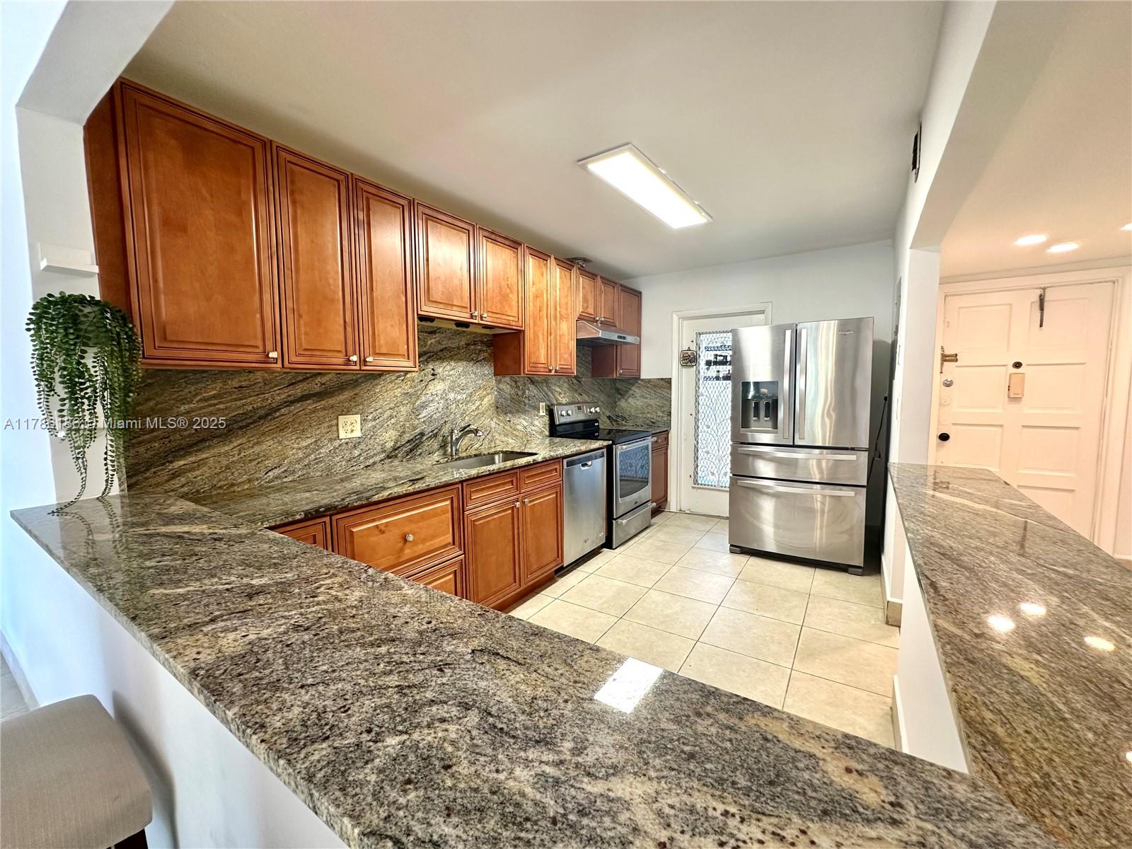 HILLCREST COUNTRY CLUB APT - Residential