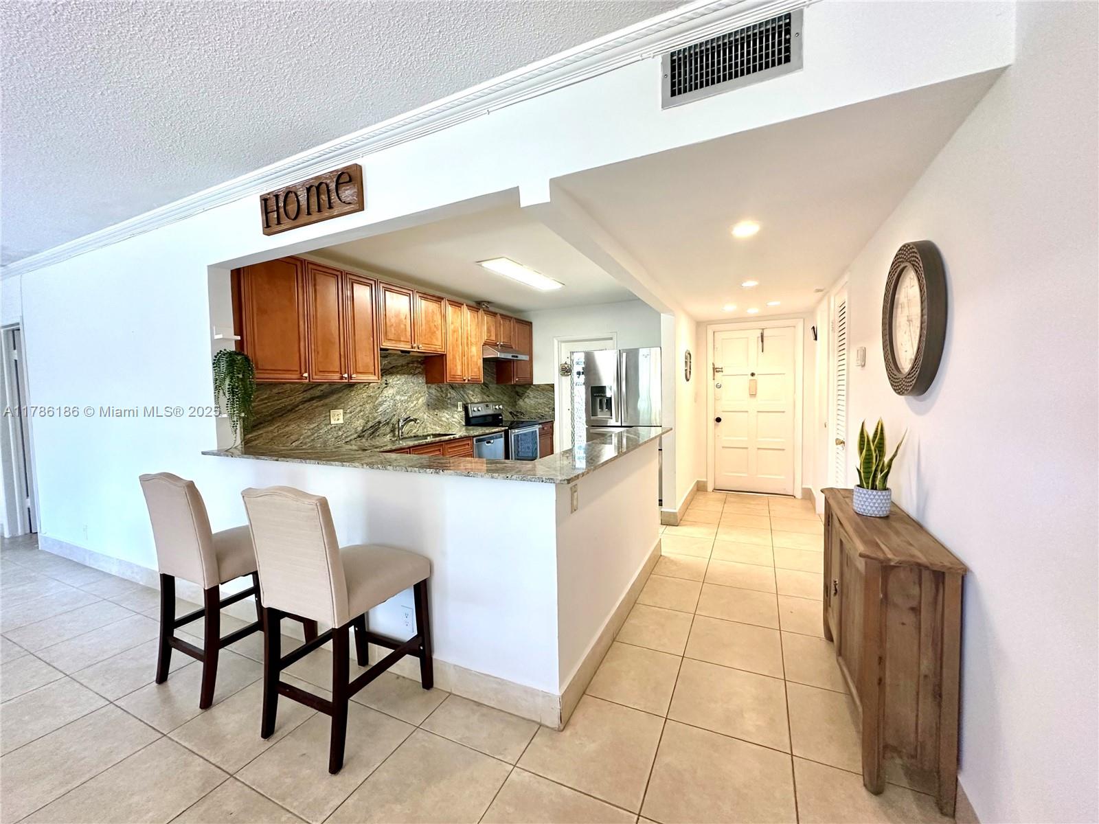 HILLCREST COUNTRY CLUB APT - Residential