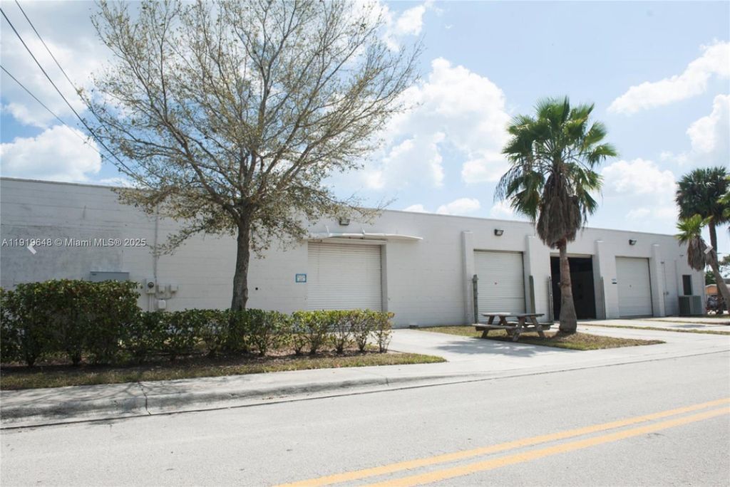 Photo of 2610 Orange Ave, Fort Pierce, FL 34947 (MLS # A11919648)