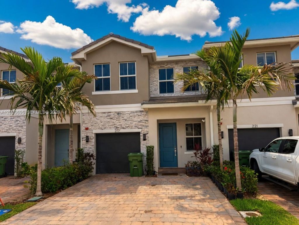 Photo of 217 SW 170th Ave, Pembroke Pines, FL 33027 (MLS # A12020695)