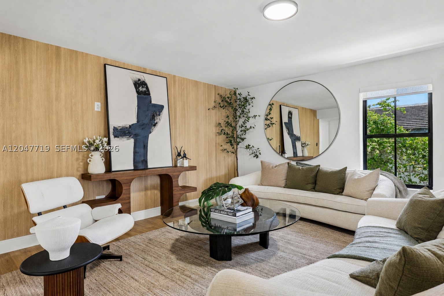 7811 Carlyle Ave