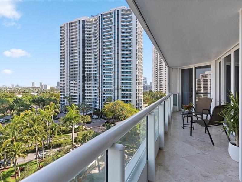 SOUTH TOWER AT THE POINT - Residential