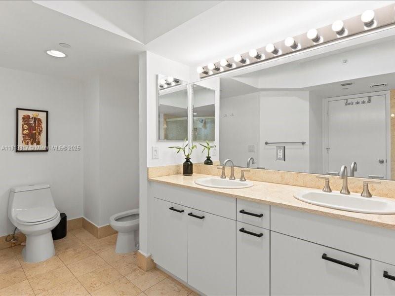 SOUTH TOWER AT THE POINT - Residential