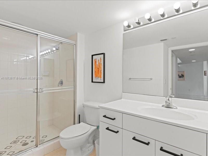 SOUTH TOWER AT THE POINT - Residential