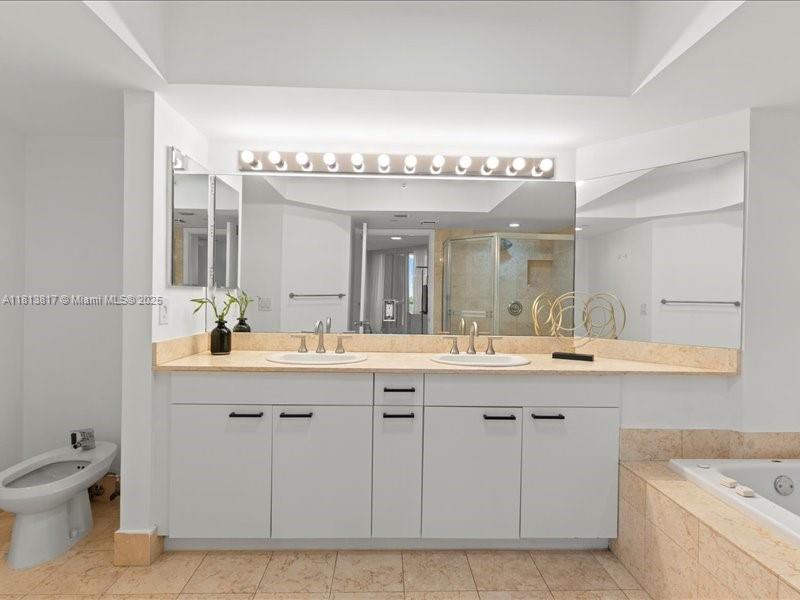 SOUTH TOWER AT THE POINT - Residential