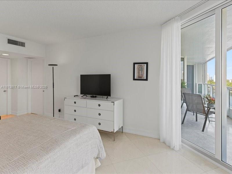 SOUTH TOWER AT THE POINT - Residential