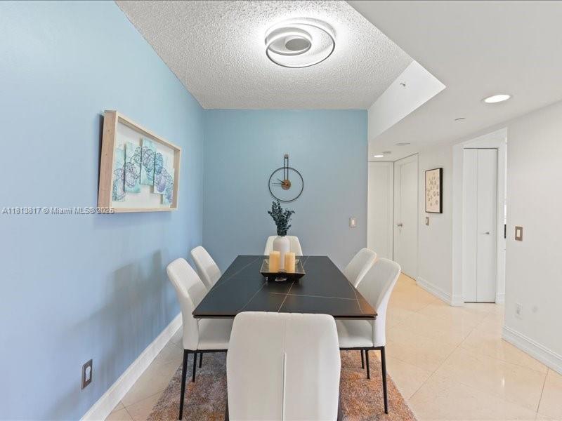 SOUTH TOWER AT THE POINT - Residential