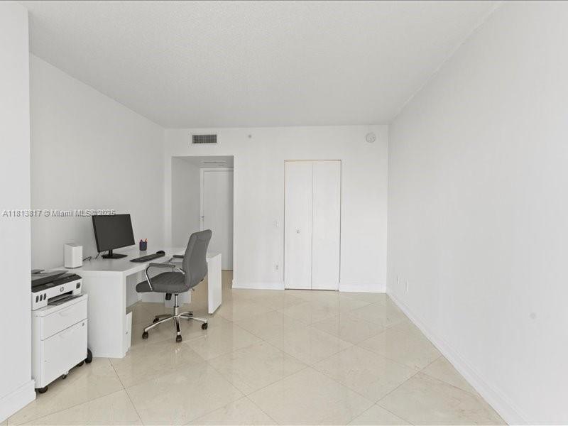 SOUTH TOWER AT THE POINT - Residential