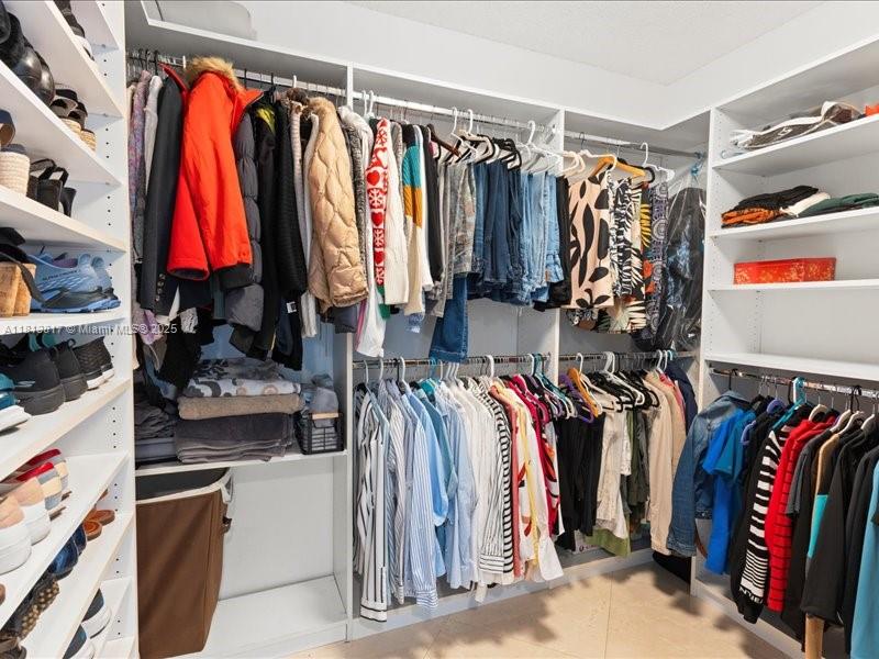 SOUTH TOWER AT THE POINT - Residential