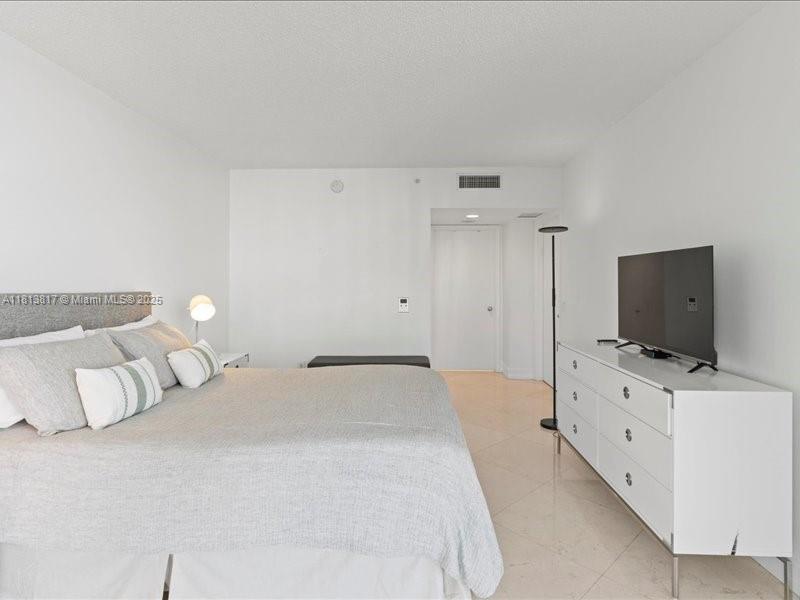 SOUTH TOWER AT THE POINT - Residential