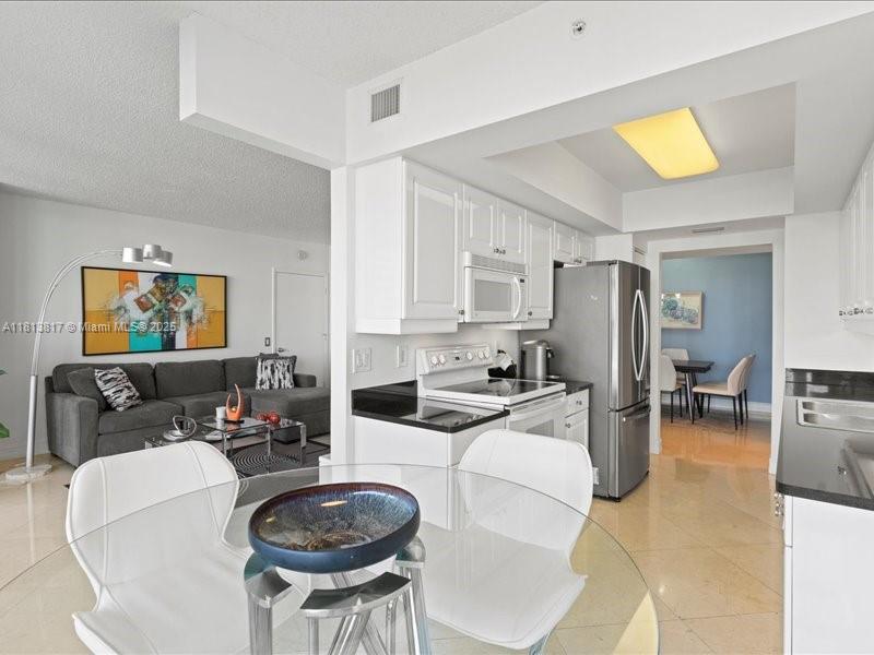 SOUTH TOWER AT THE POINT - Residential