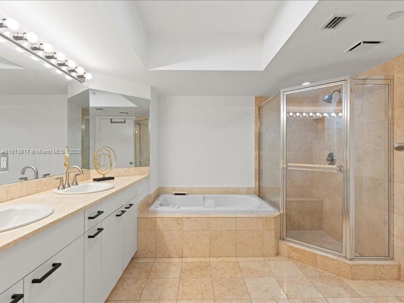 SOUTH TOWER AT THE POINT - Residential