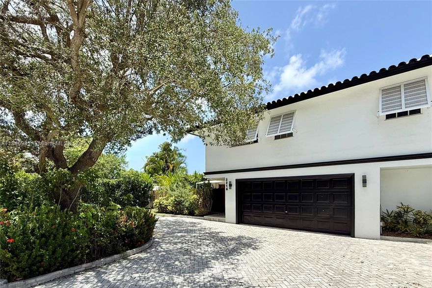 Magnificently remodeled 5 bedroom waterfront home with OCEAN ACESSS and a two car garage. Nestled along one of Wilton Manors quietest streets, the house was remodeled in 2023 and includes a fabulous outdoor space equipped with a working boatlift, waterfront pool, and covered patio. Brand new kitchen design with high end appliances and a primary suite fit for luxury living. Centrally located in east Wilton Manors, the house is walking distance from all things Wilton Manors and a short drive to downtown Fort Lauderdale, the beach, great shopping and restaurants, and Fort Lauderdale Airport. Call listing agents Sam Kafin or Yitzchok “Isaac” Kessler for showings.