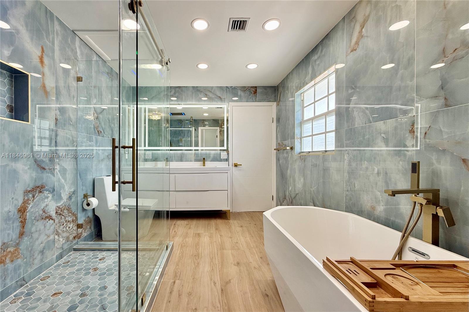 MIDDLE RIVER MANOR - Residential