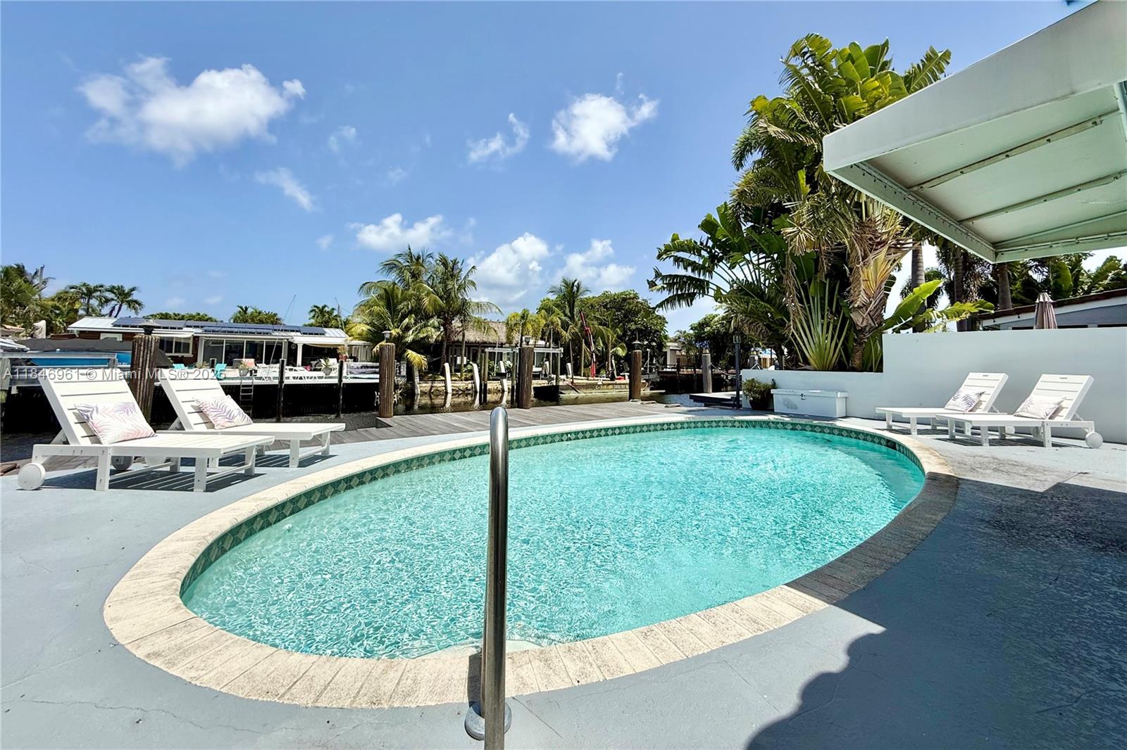 MIDDLE RIVER MANOR - Residential