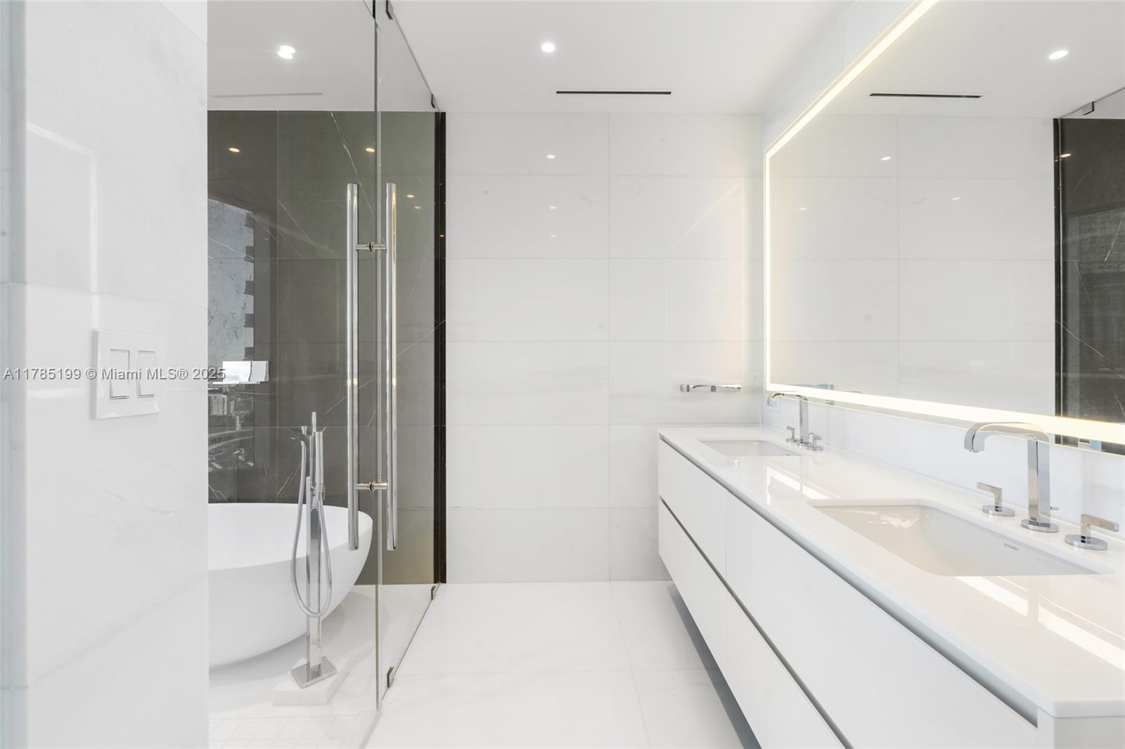 ASTON MARTIN RESIDENCES - Residential