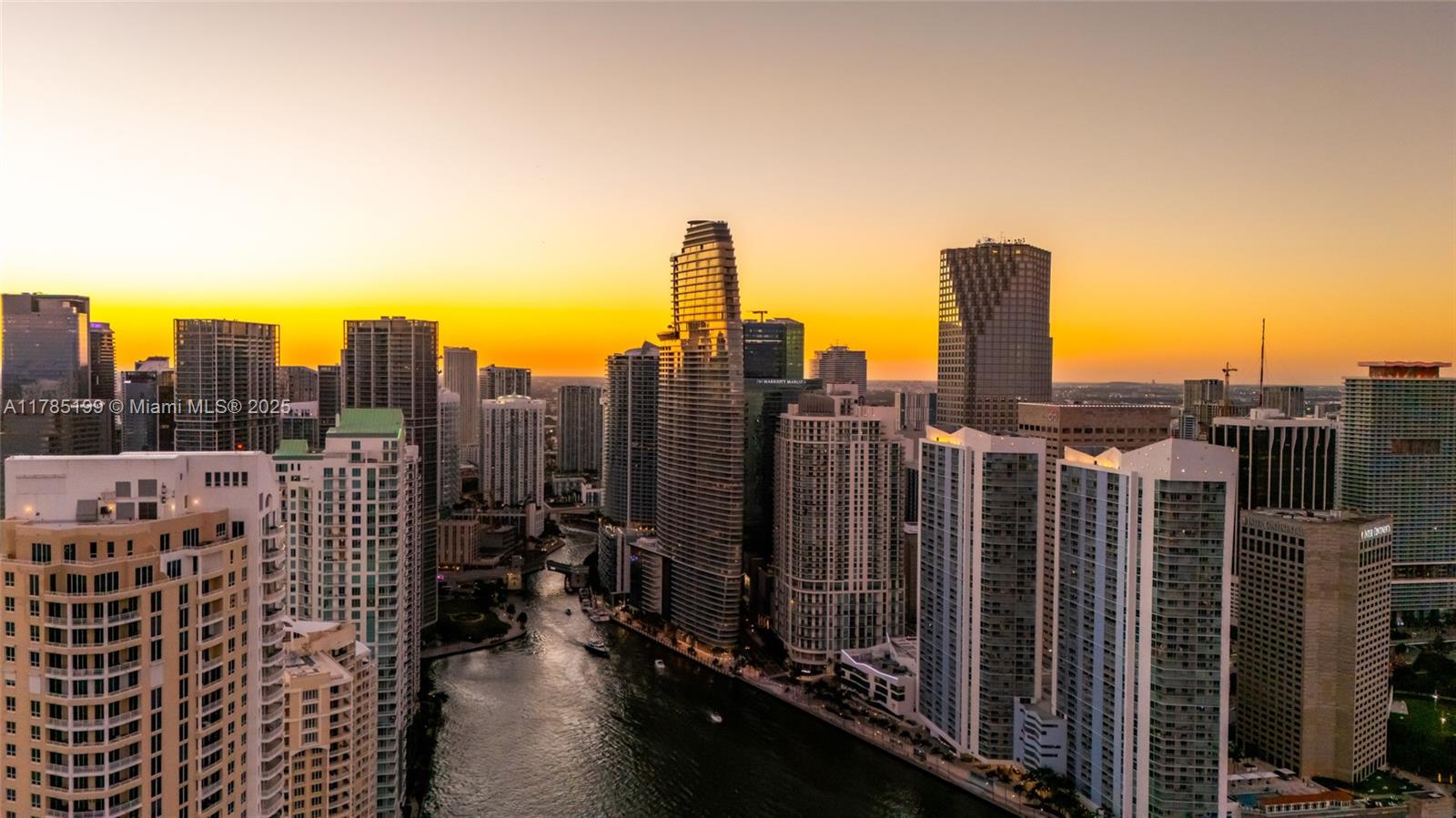 ASTON MARTIN RESIDENCES - Residential