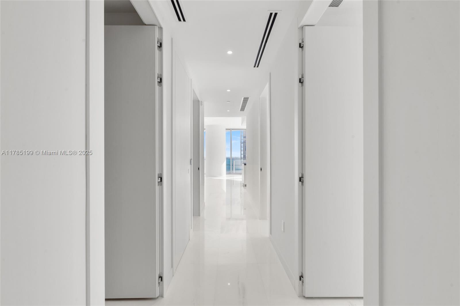 ASTON MARTIN RESIDENCES - Residential