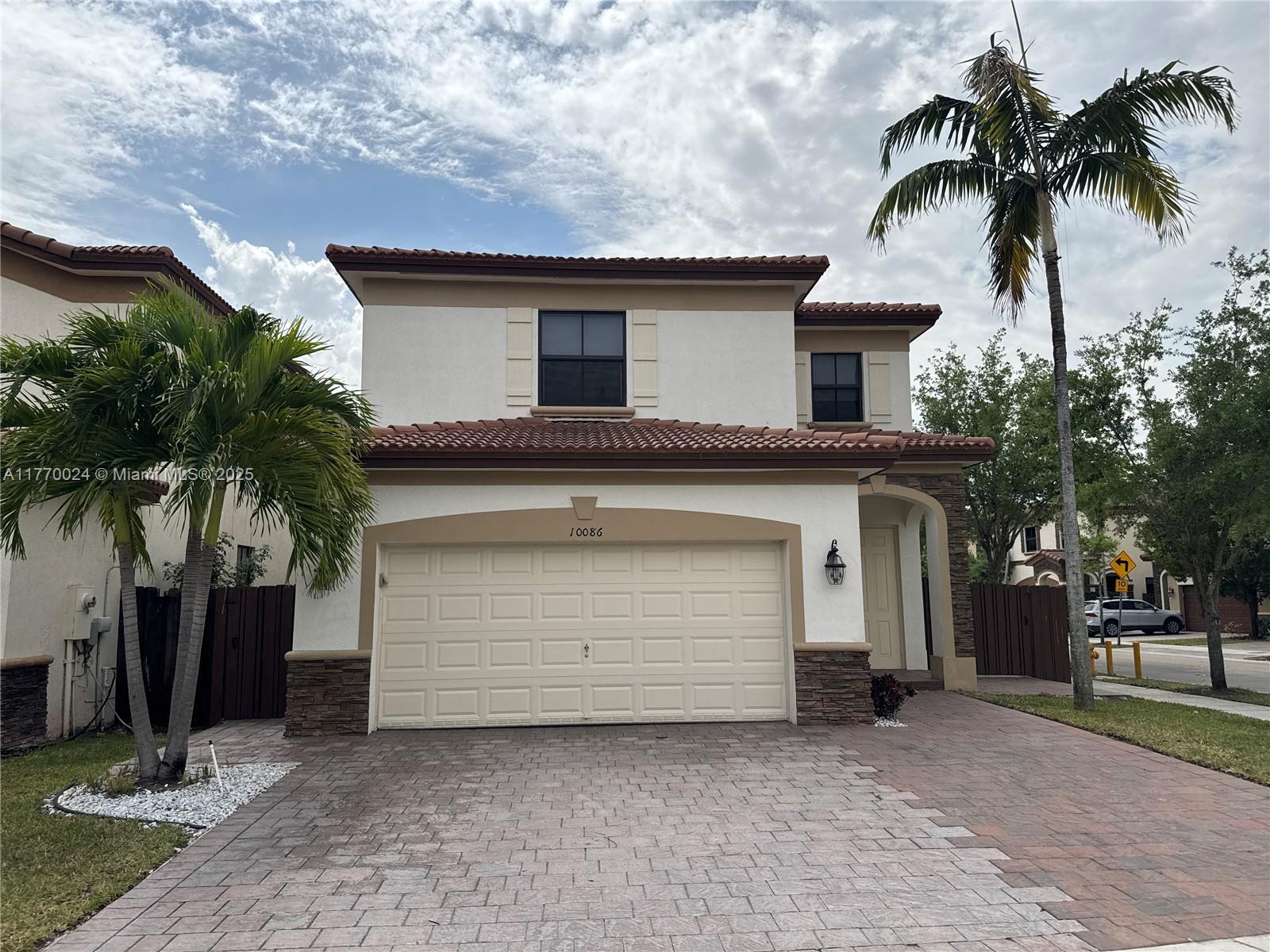 10086 NW 89th Ter