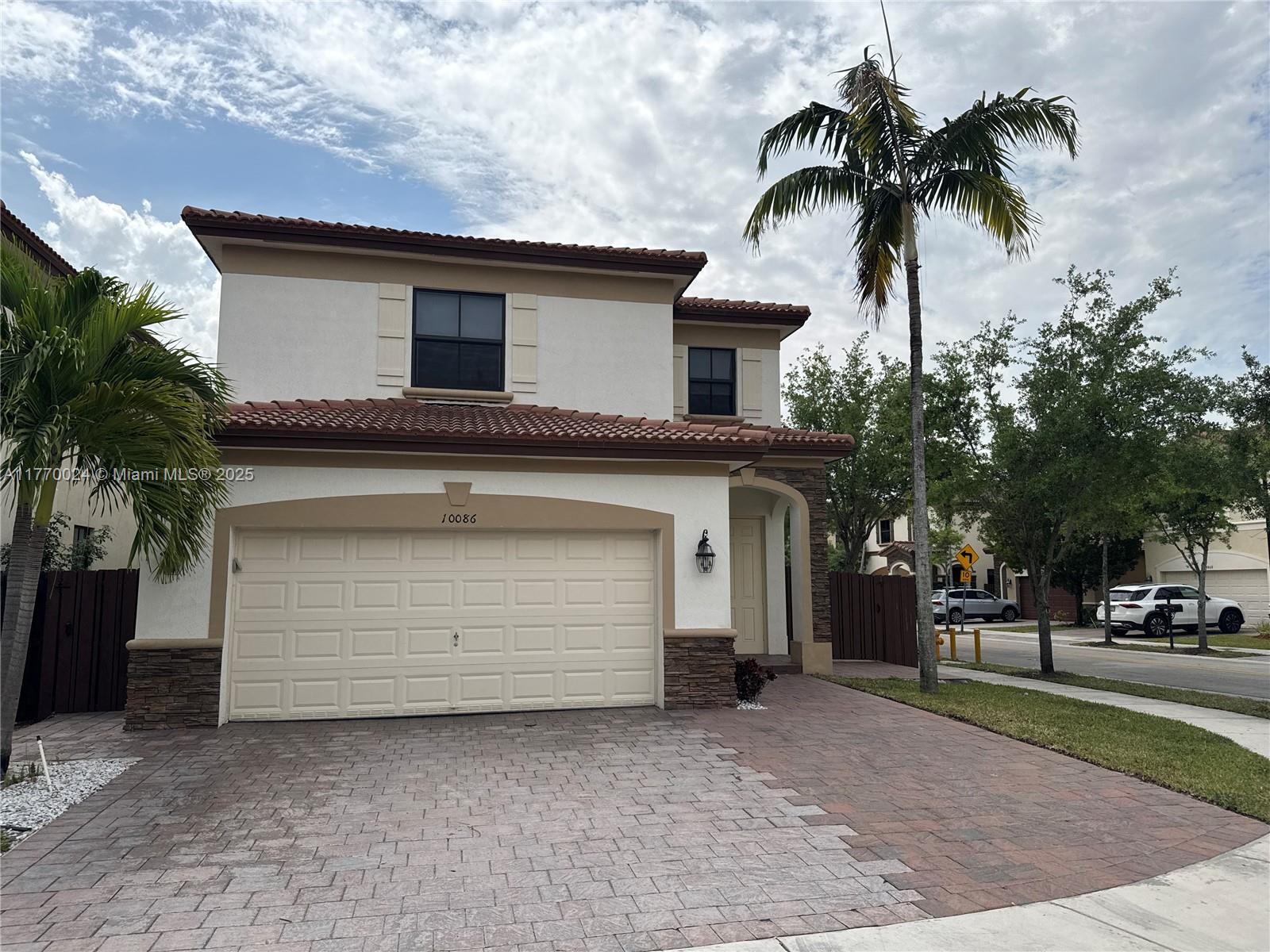 10086 NW 89th Ter