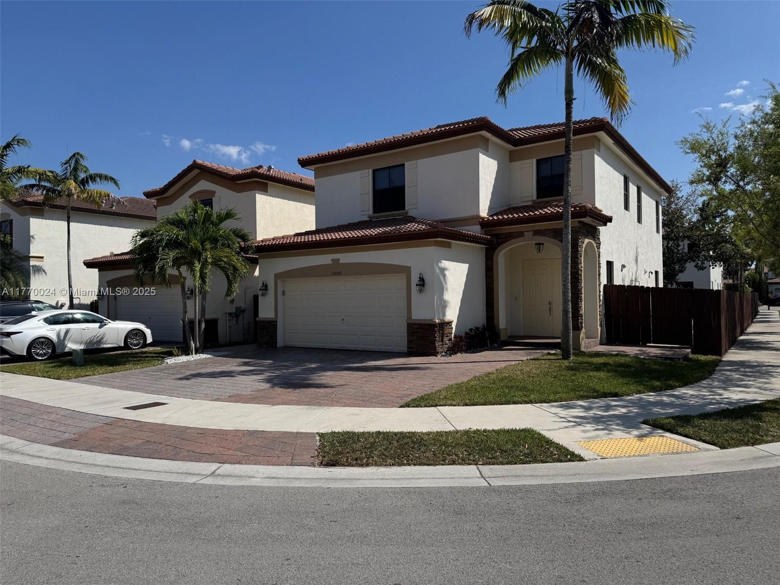 10086 NW 89th Ter