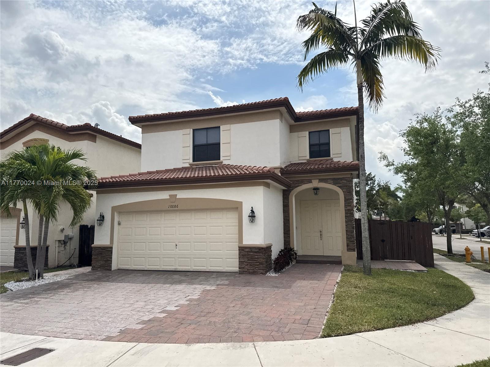 10086 NW 89th Ter