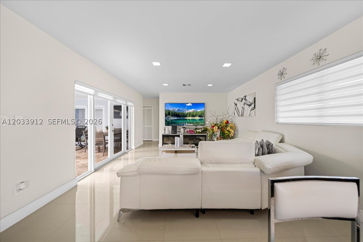9915 Santos Dr