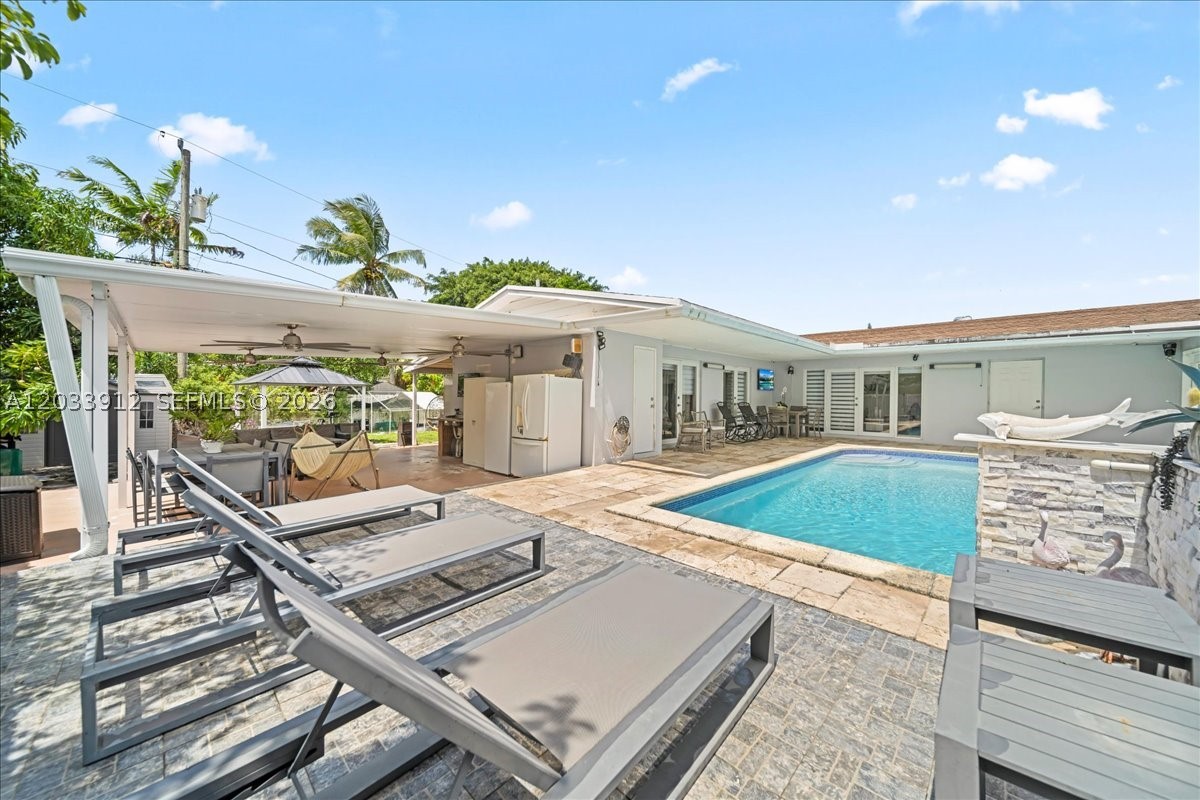 9915 Santos Dr