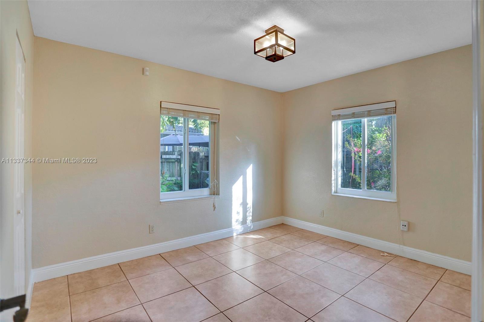 LAUDERDALE PINES - Residential Lease