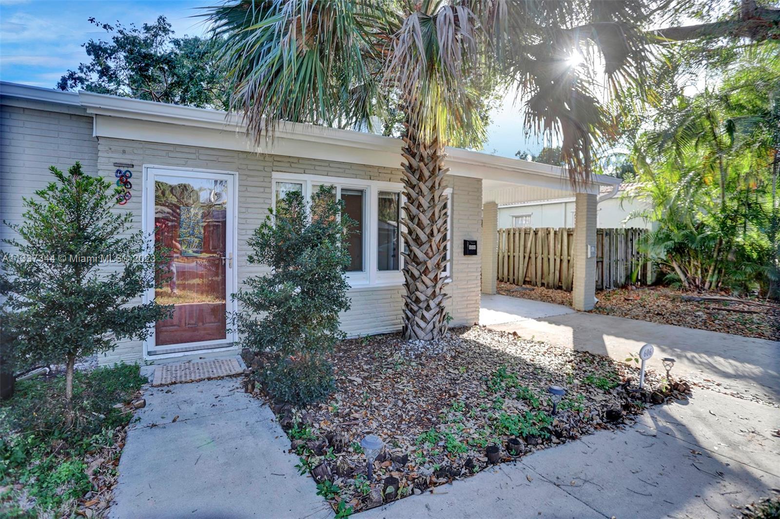 LAUDERDALE PINES - Residential Lease