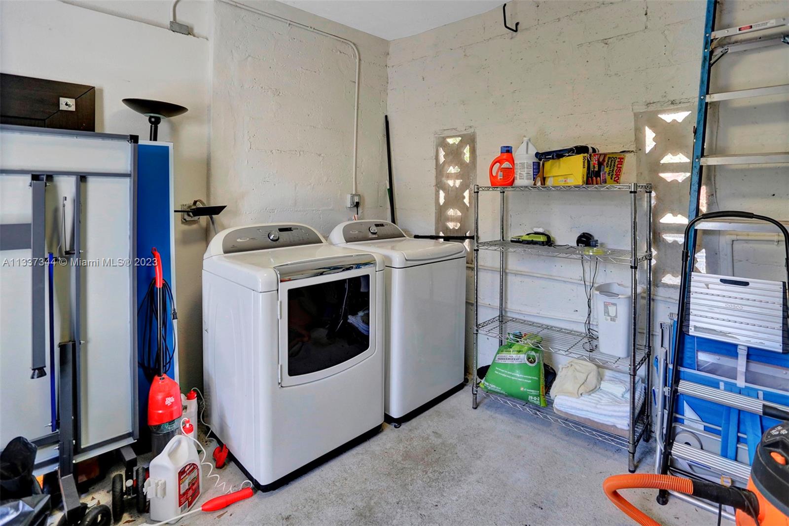 LAUDERDALE PINES - Residential Lease