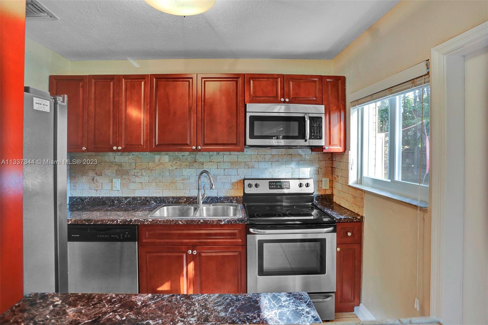 LAUDERDALE PINES - Residential Lease