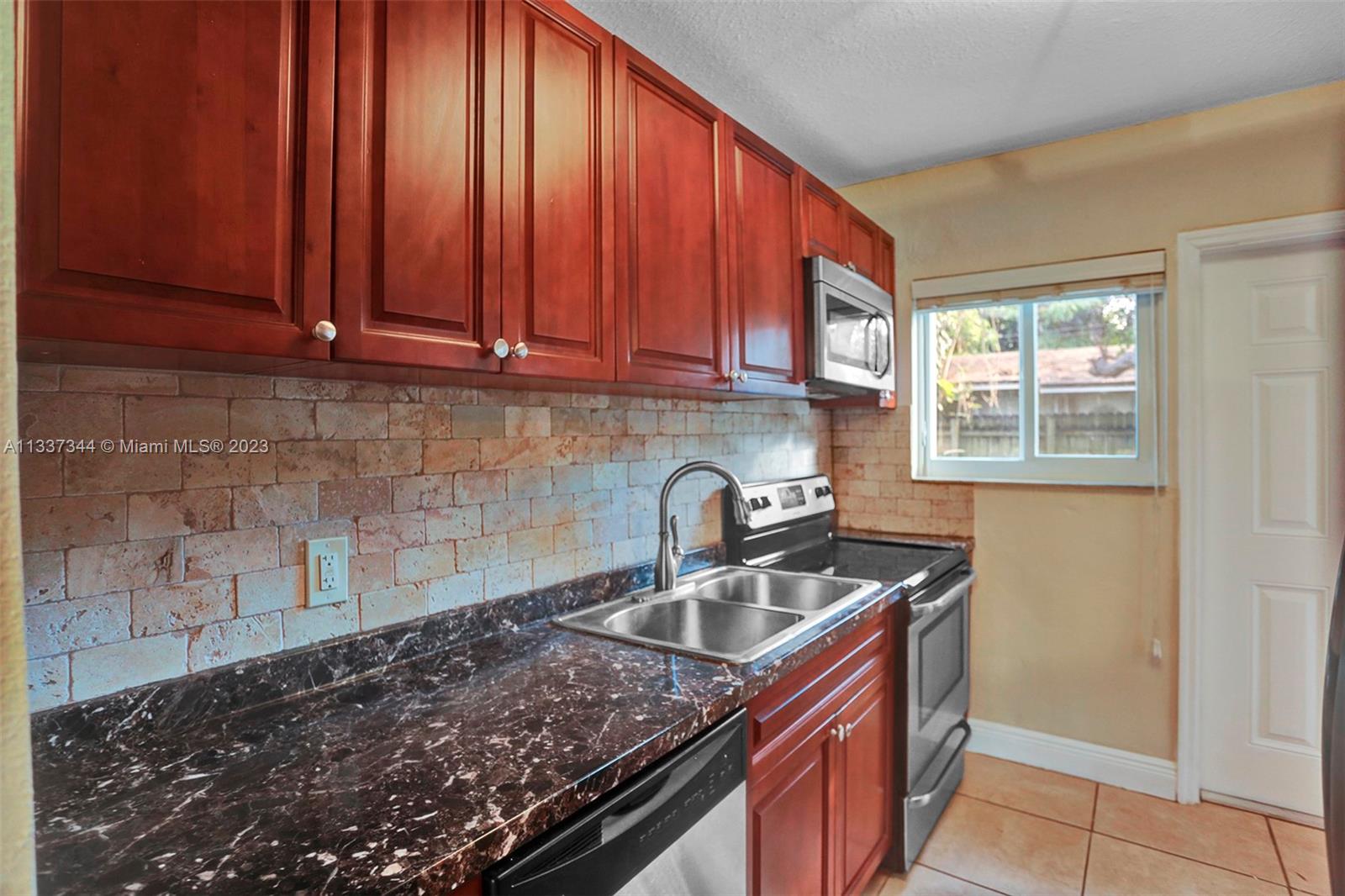 LAUDERDALE PINES - Residential Lease