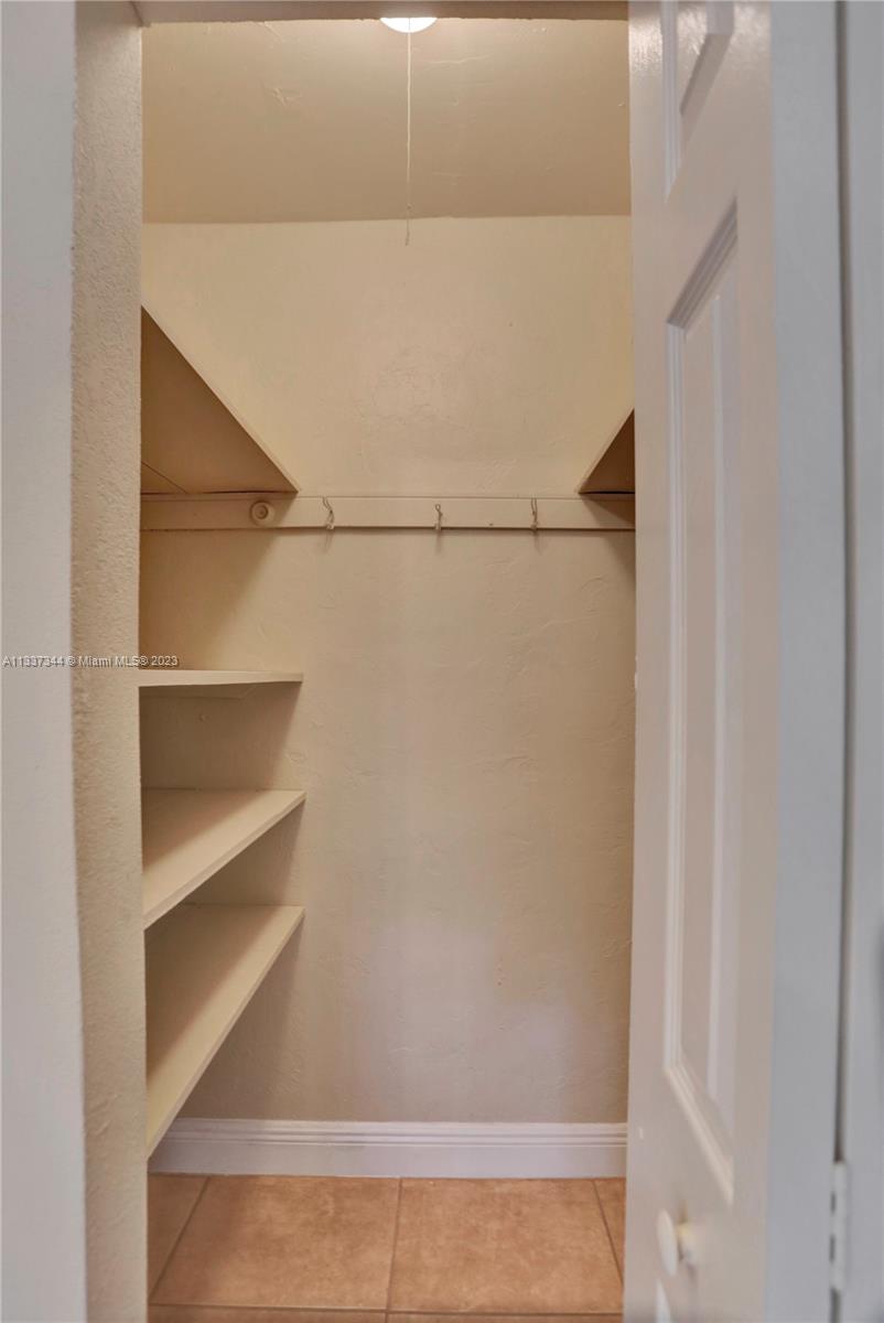 LAUDERDALE PINES - Residential Lease