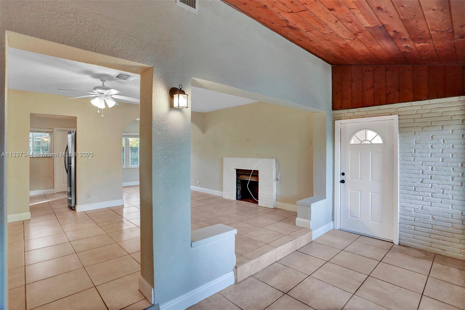 LAUDERDALE PINES - Residential Lease